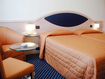 Augustus Hotel 3*
