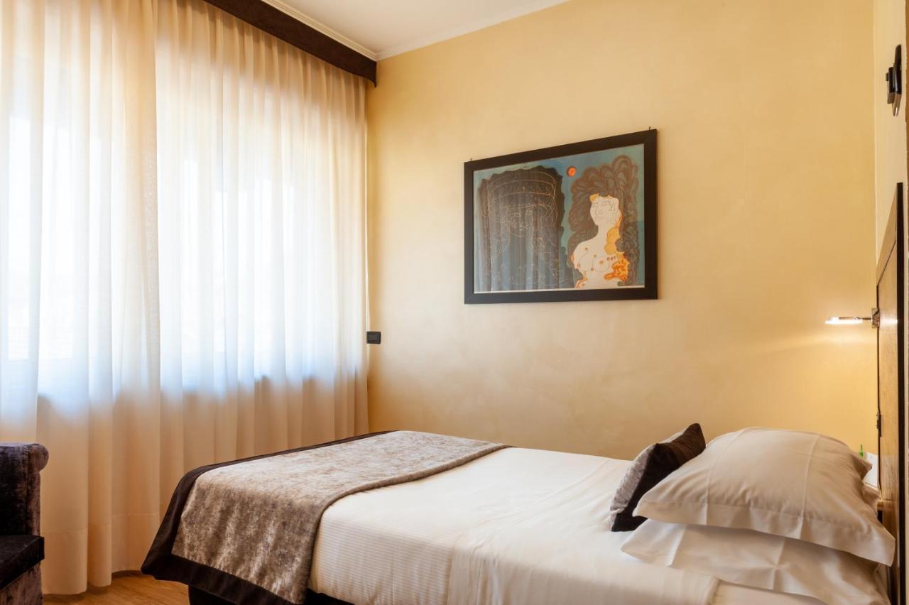 Augustus Hotel 3*